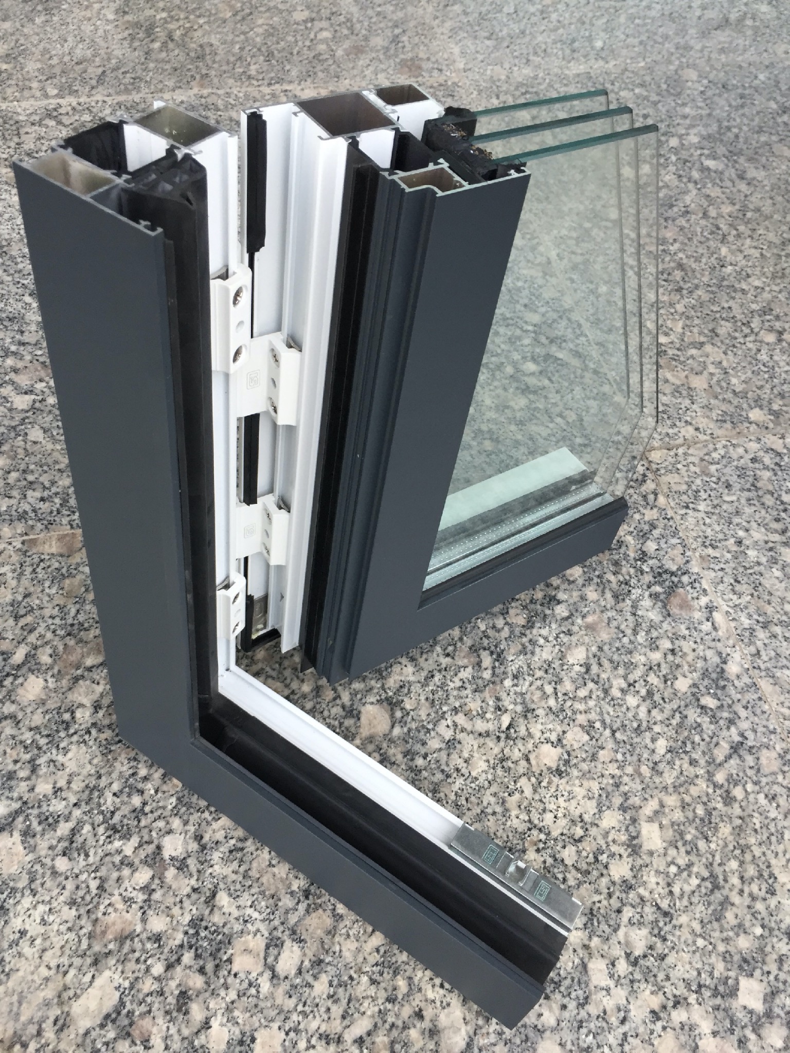 門窗五金要如何保養(yǎng)？門窗五金保養(yǎng)技巧